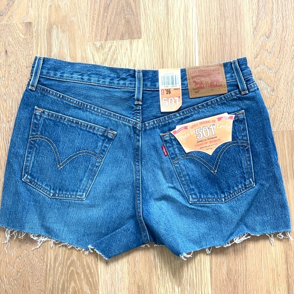 Levis 501 Straight Leg Jean shorts, size29. NWT - Picture 2 of 6